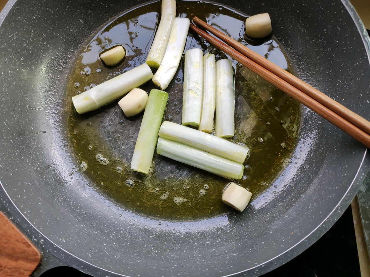 鸭掌煨海参