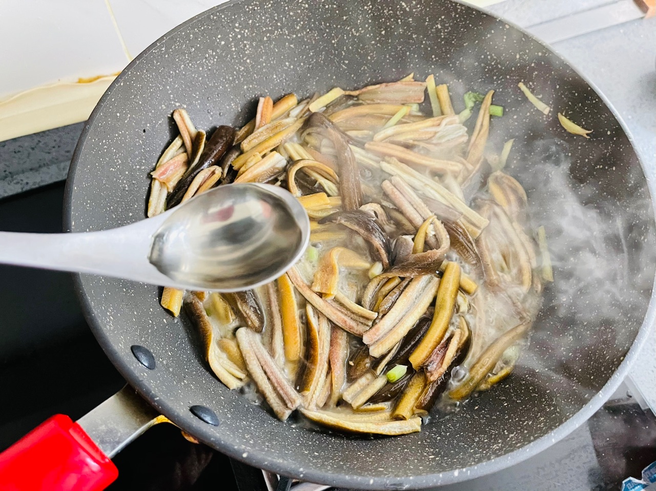 宴客压轴菜响油鳝丝