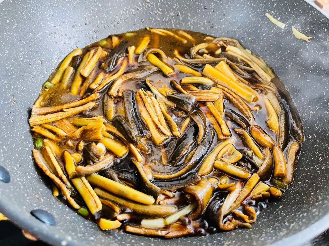 宴客压轴菜响油鳝丝