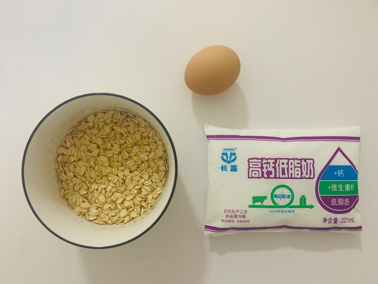燕麦牛奶鸡蛋粥