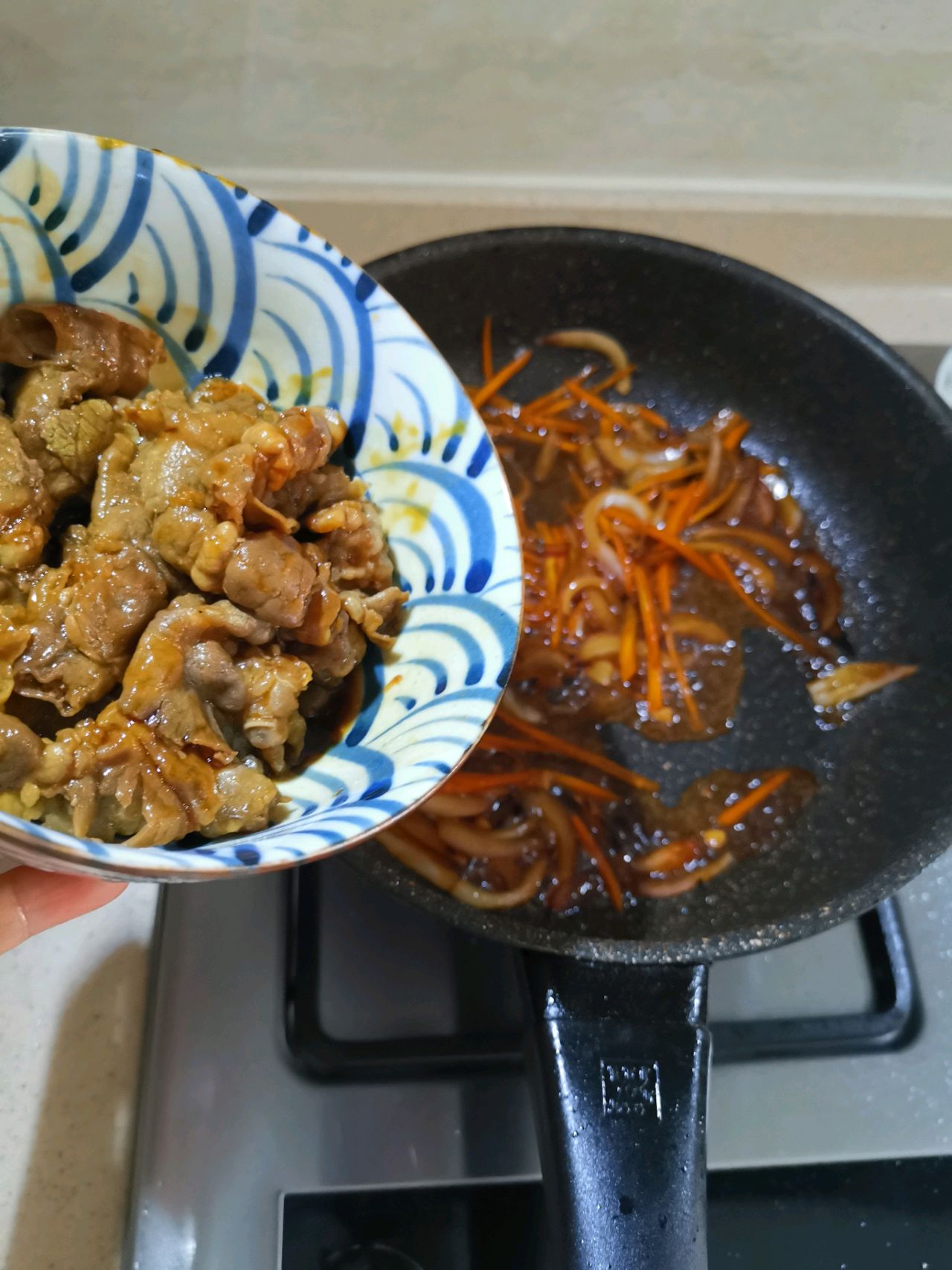 洋葱肥牛盖饭