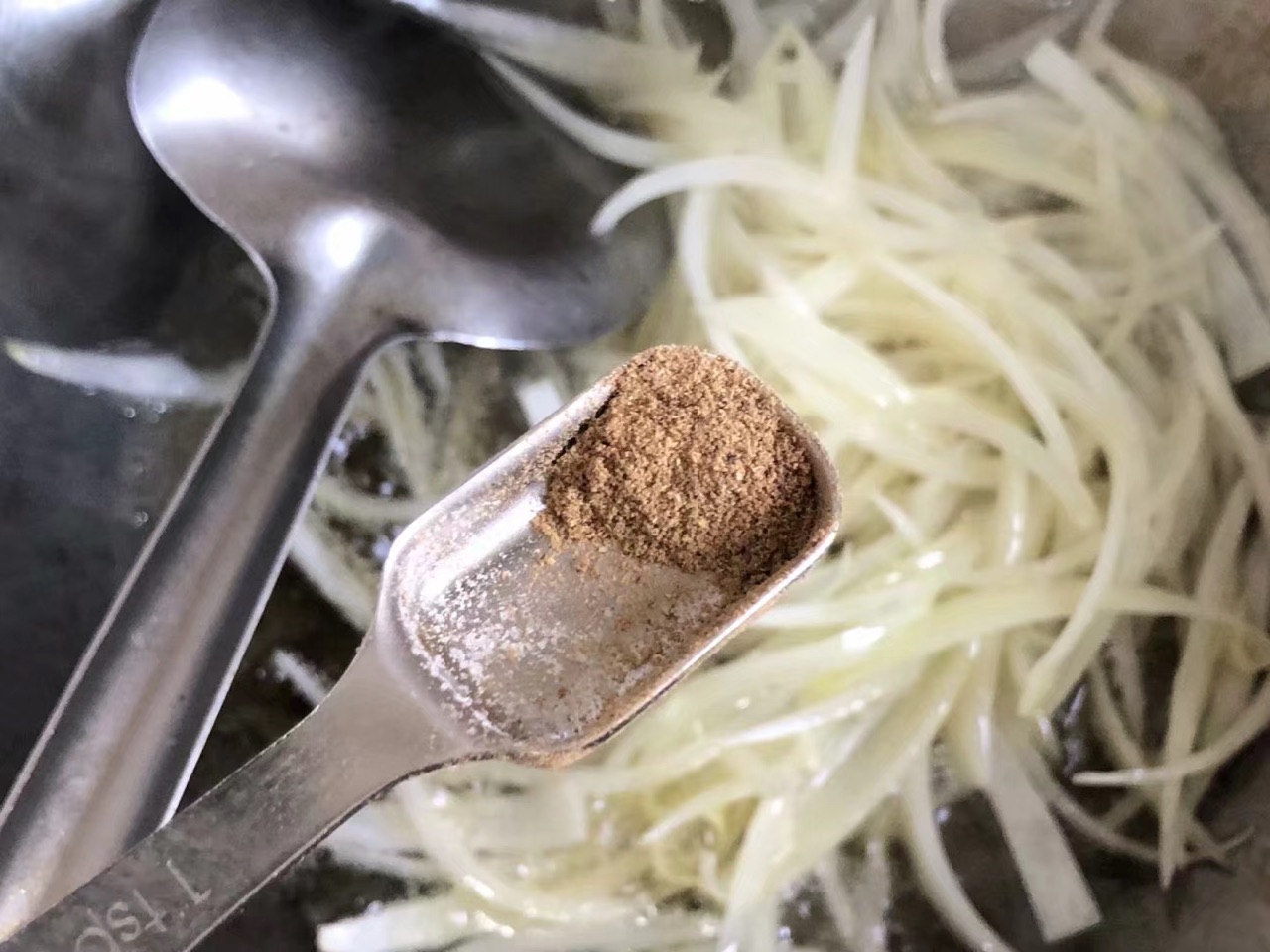 洋葱胡萝卜炒土豆丝