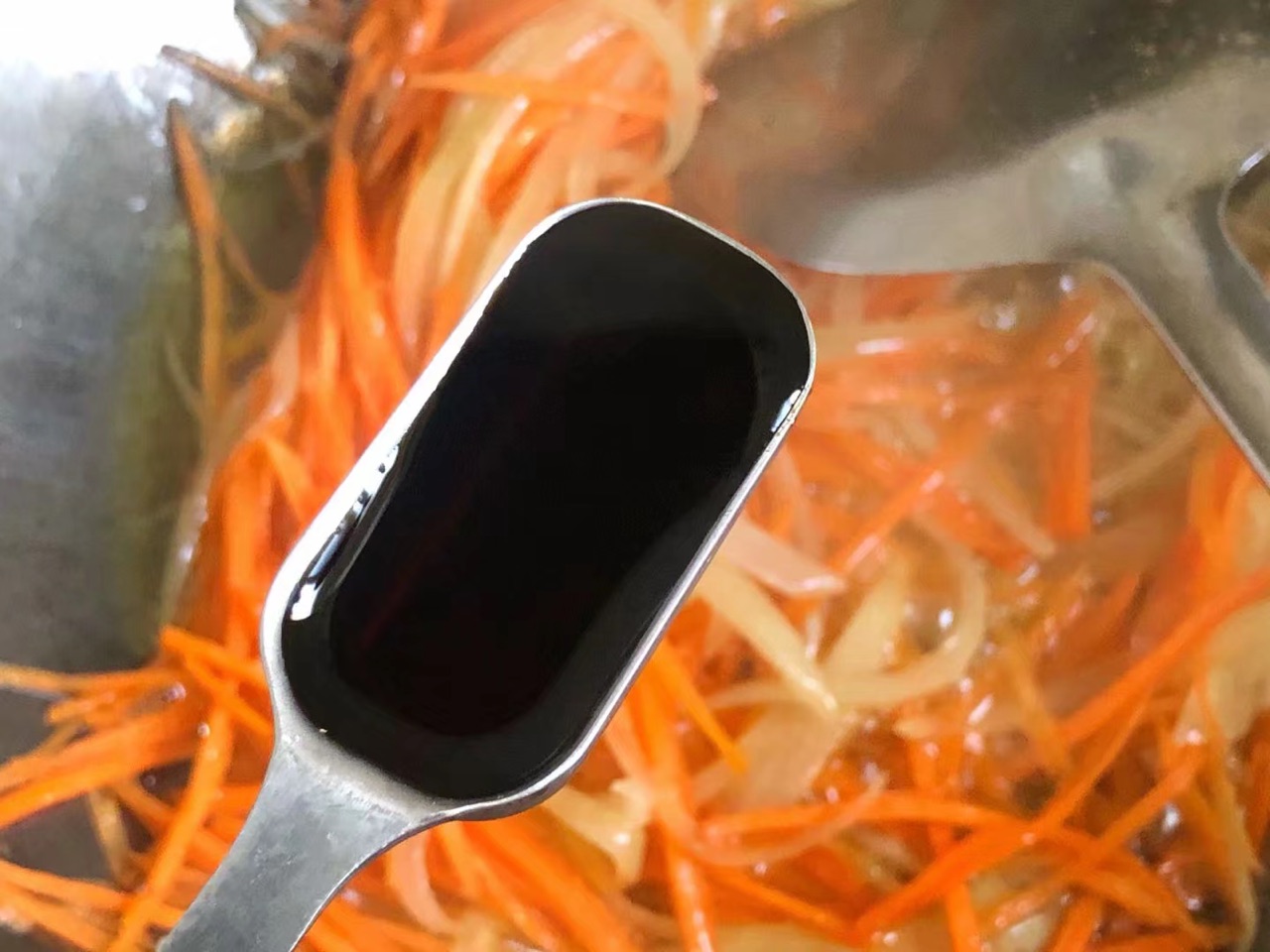 洋葱胡萝卜炒土豆丝