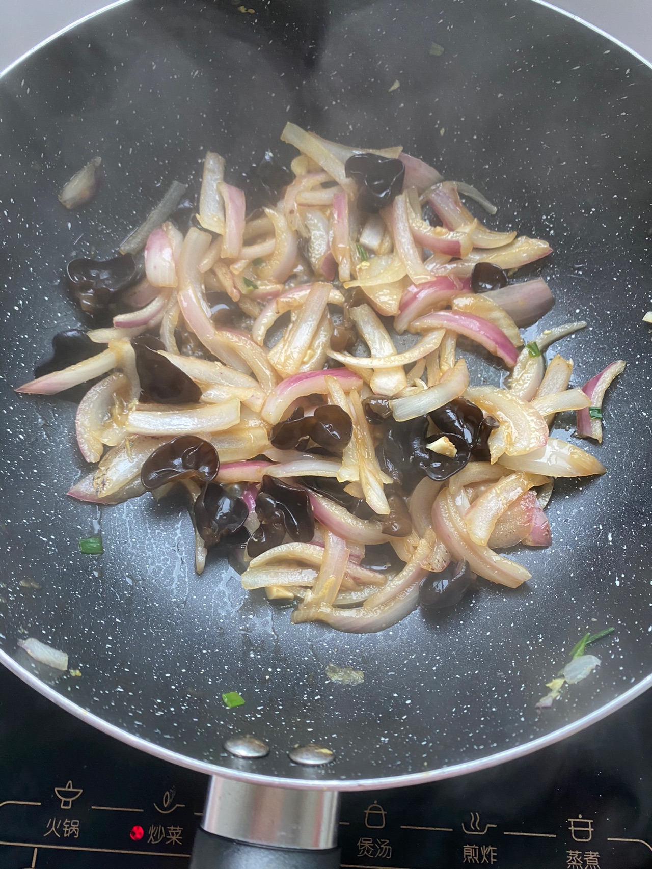 洋葱木耳炒鸡蛋