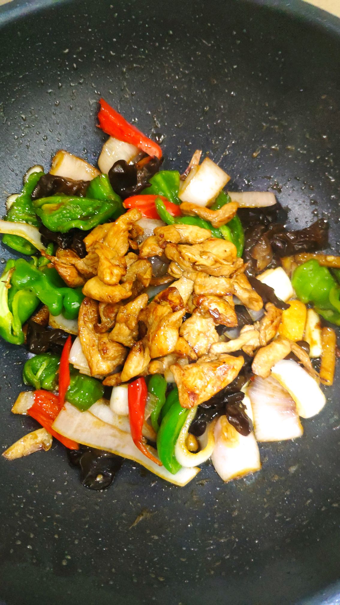 洋葱木耳炒鸡肉