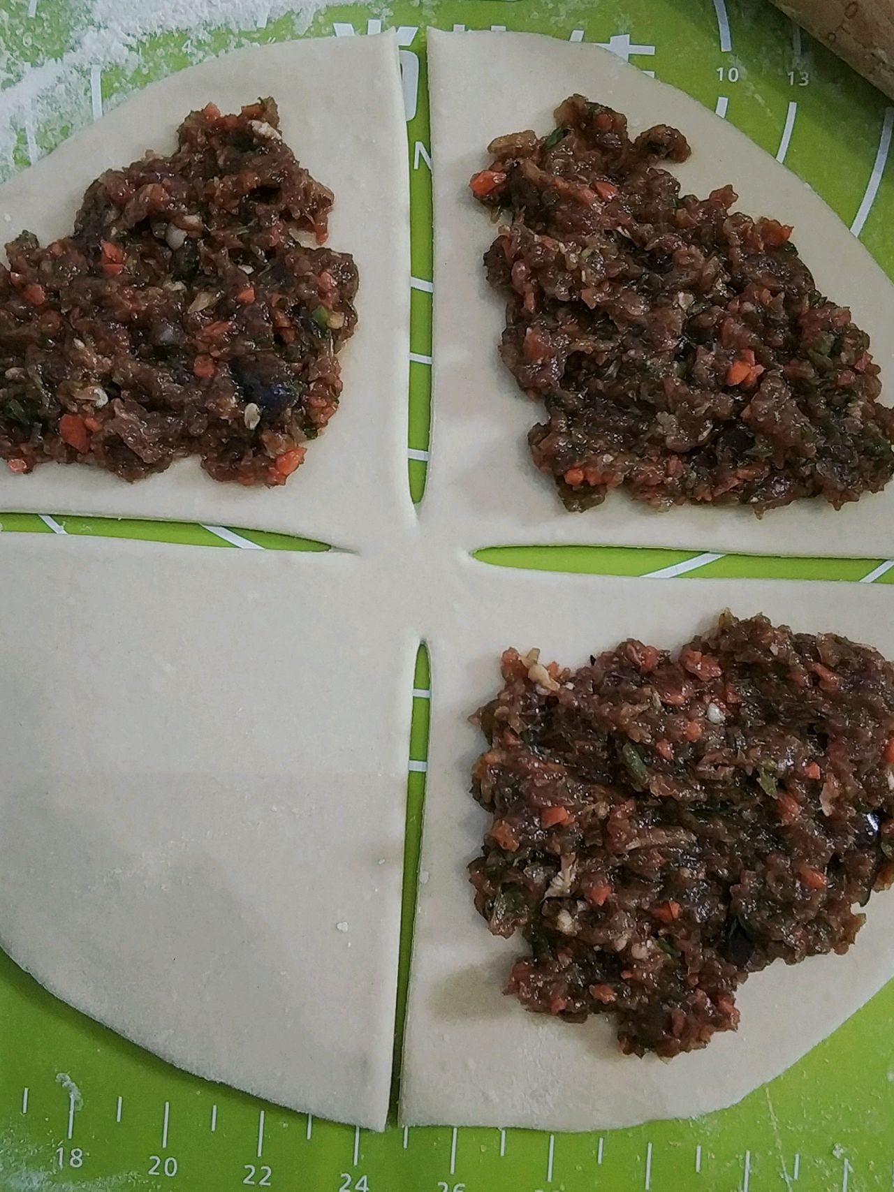 洋葱牛肉胡萝卜馅饼