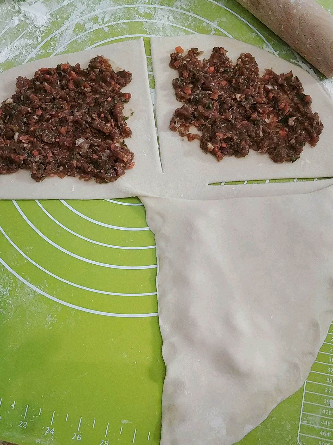 洋葱牛肉胡萝卜馅饼