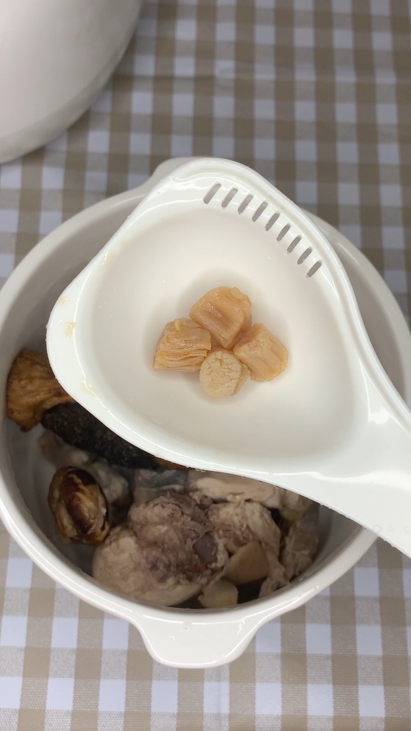 羊肚菌花菇山药健脾胃汤