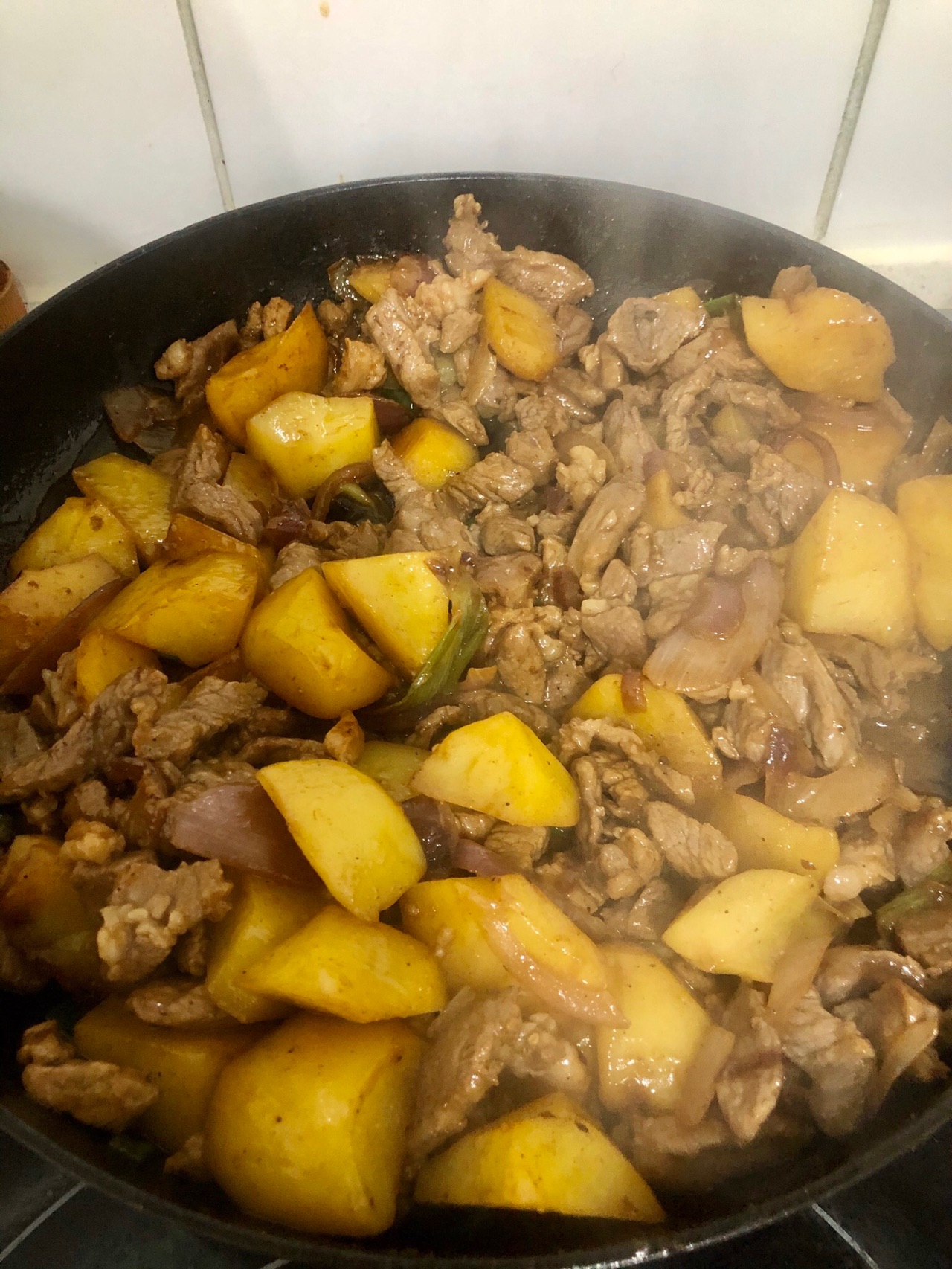 羊肉炒土豆洋葱