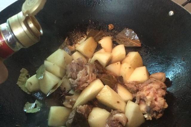 羊肉炖萝卜