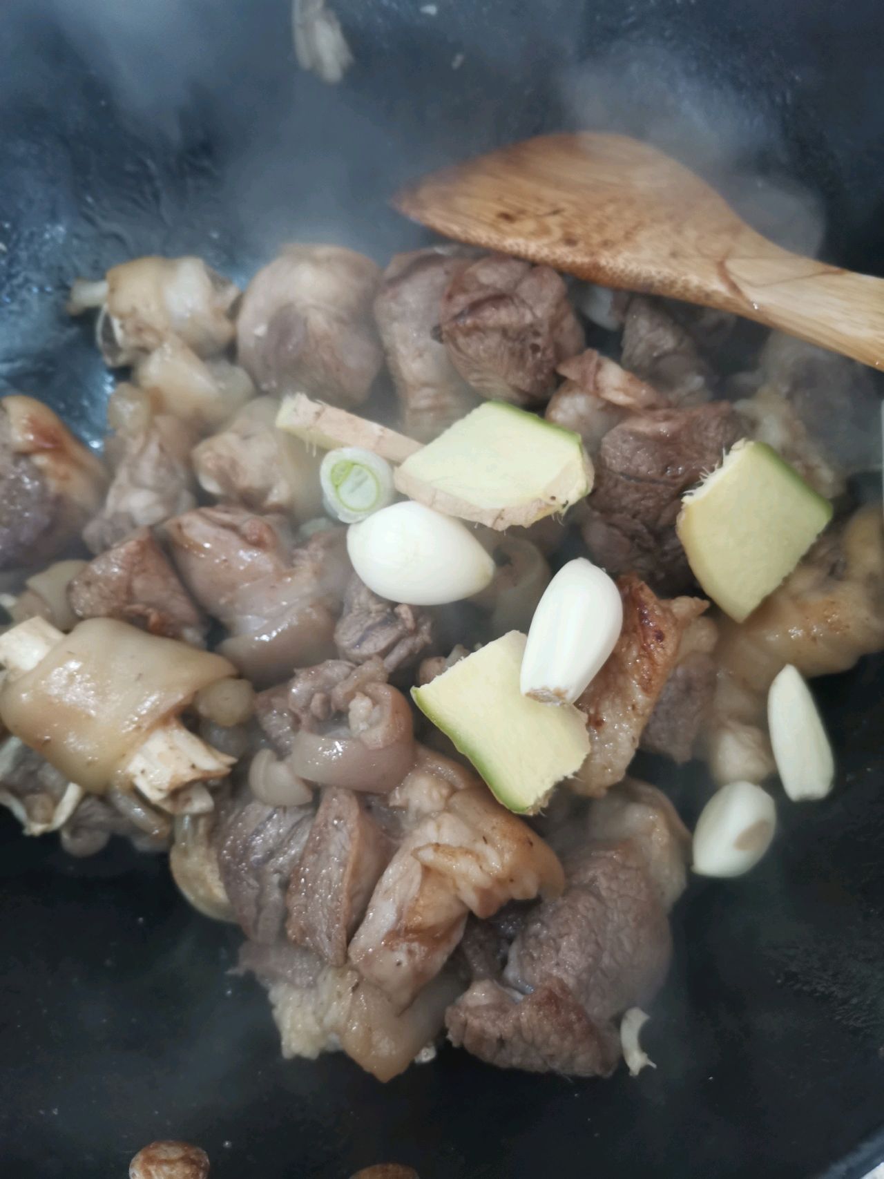 羊肉烧萝卜