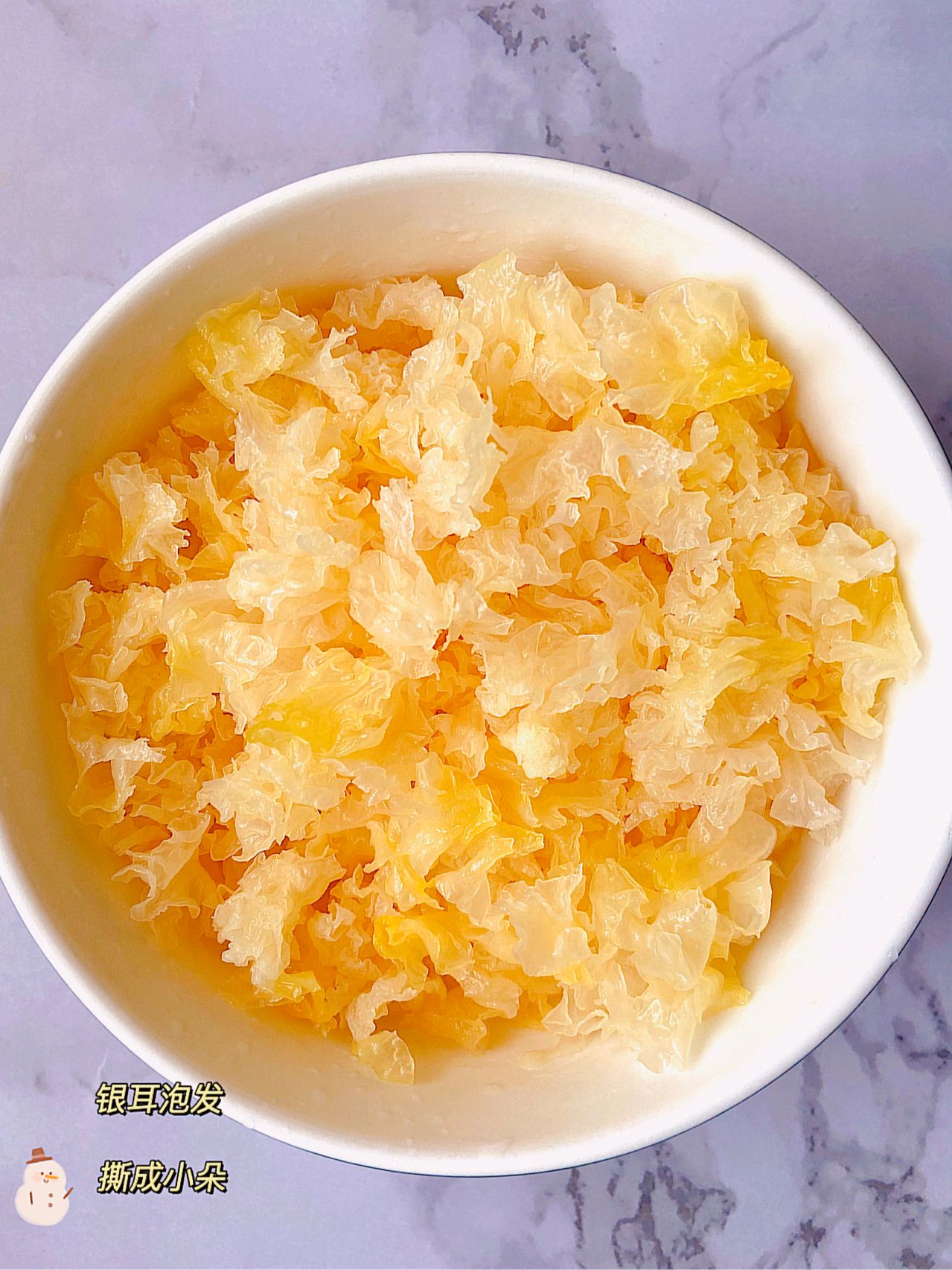 养生女孩必备｜养颜润肺银耳雪梨汤超滋润～