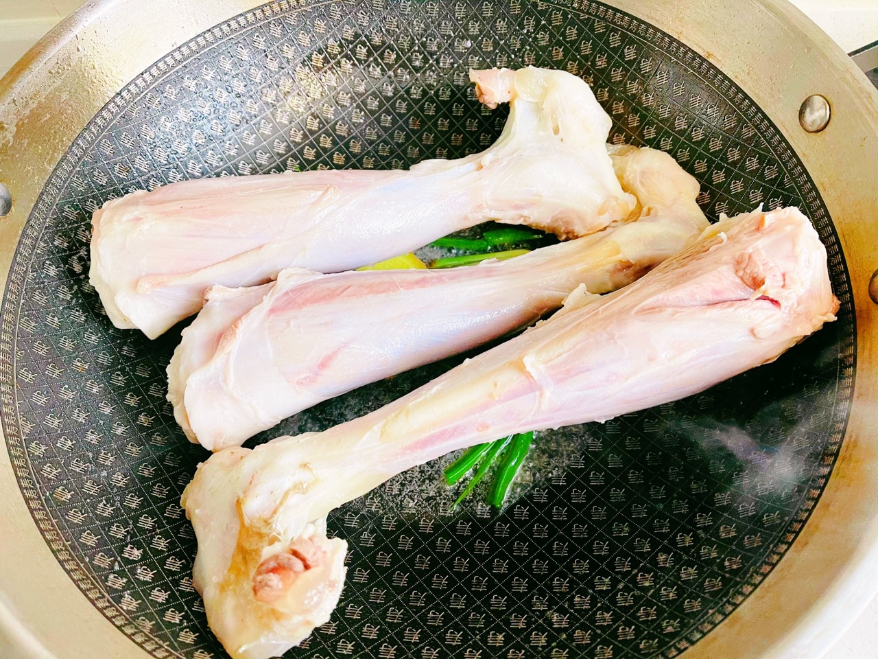 羊腿罗卜煲汤