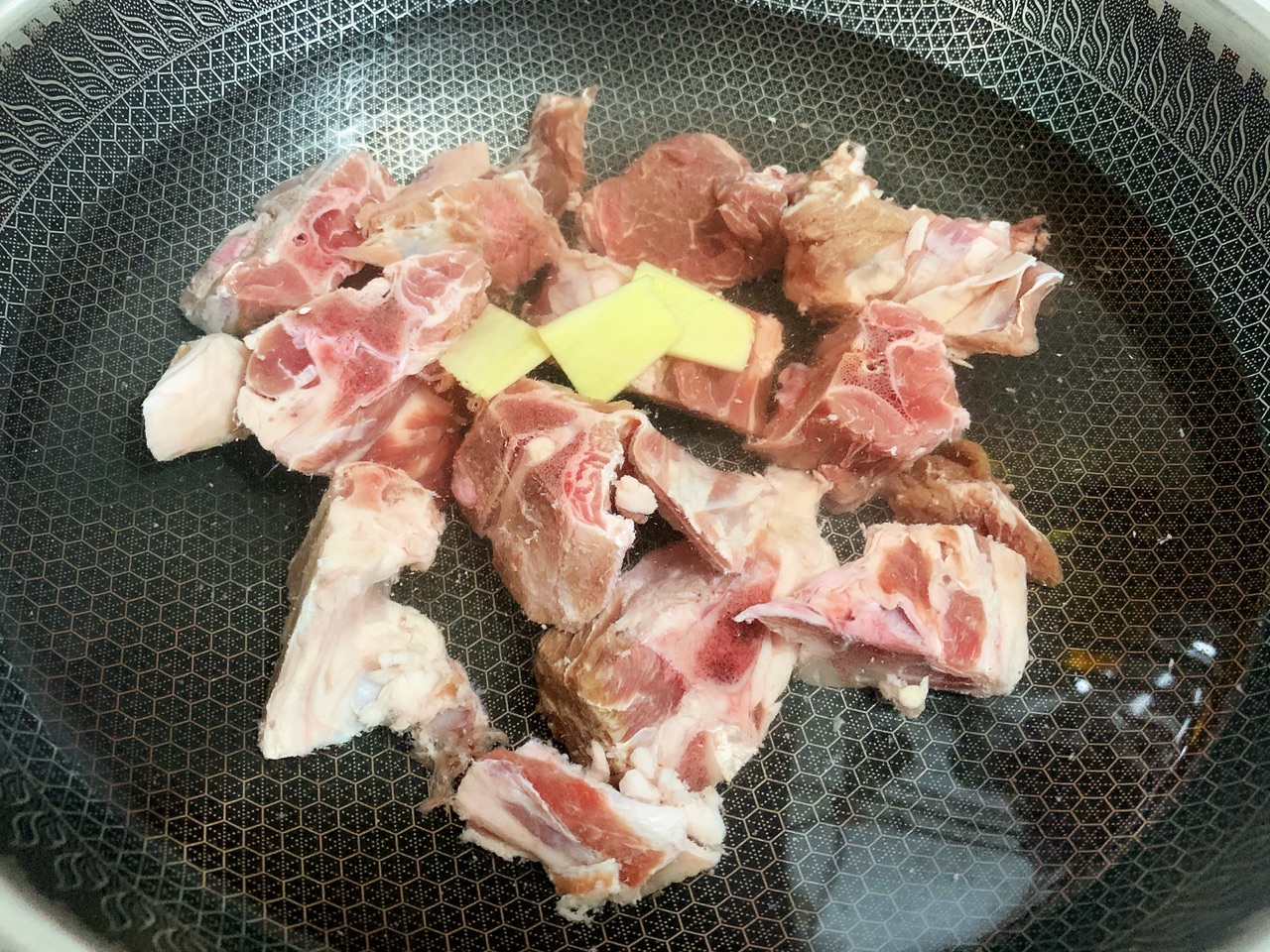 羊蝎子胡萝卜山药汤