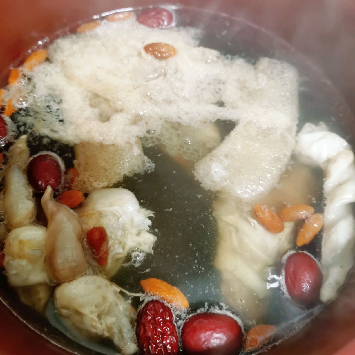 养颜靓汤：鱼胶竹荪排骨汤