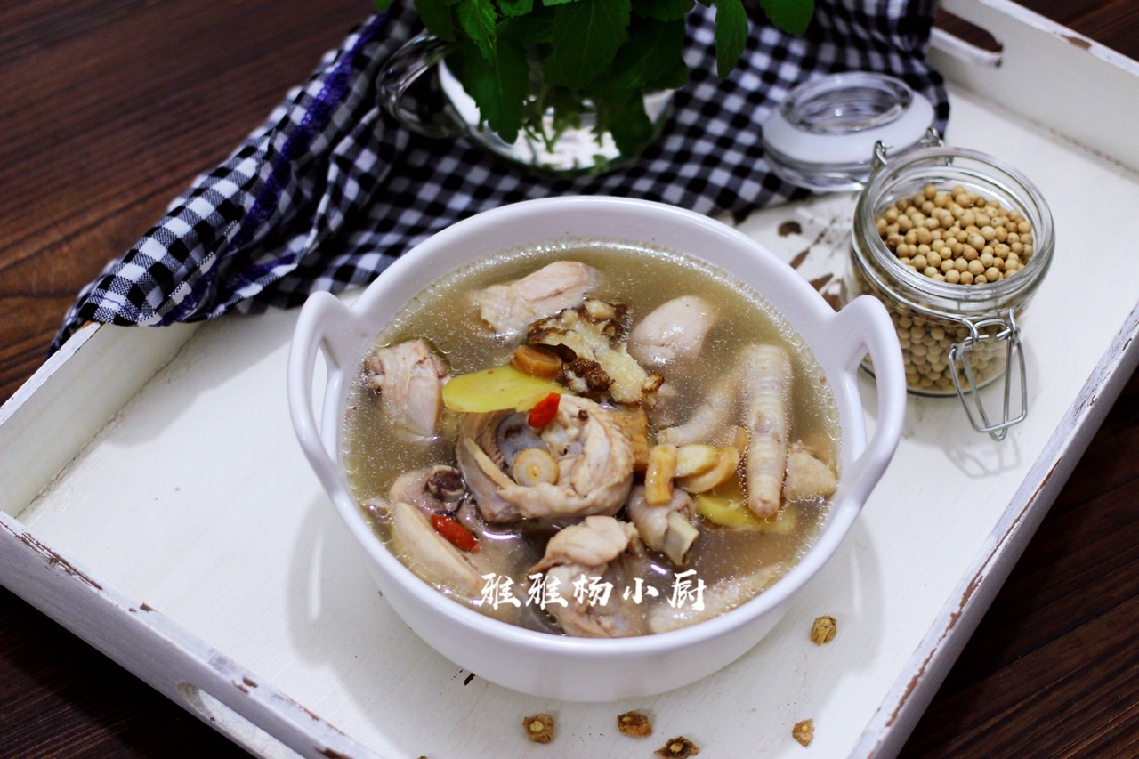 药膳鸡汤