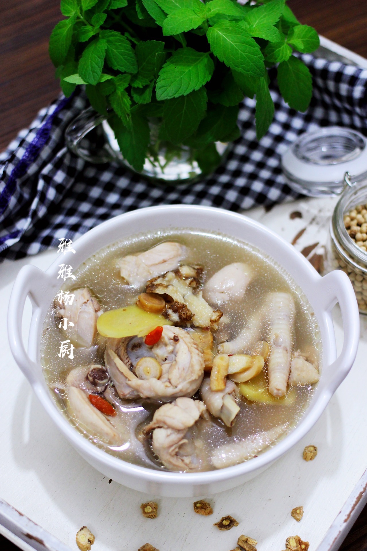 药膳鸡汤