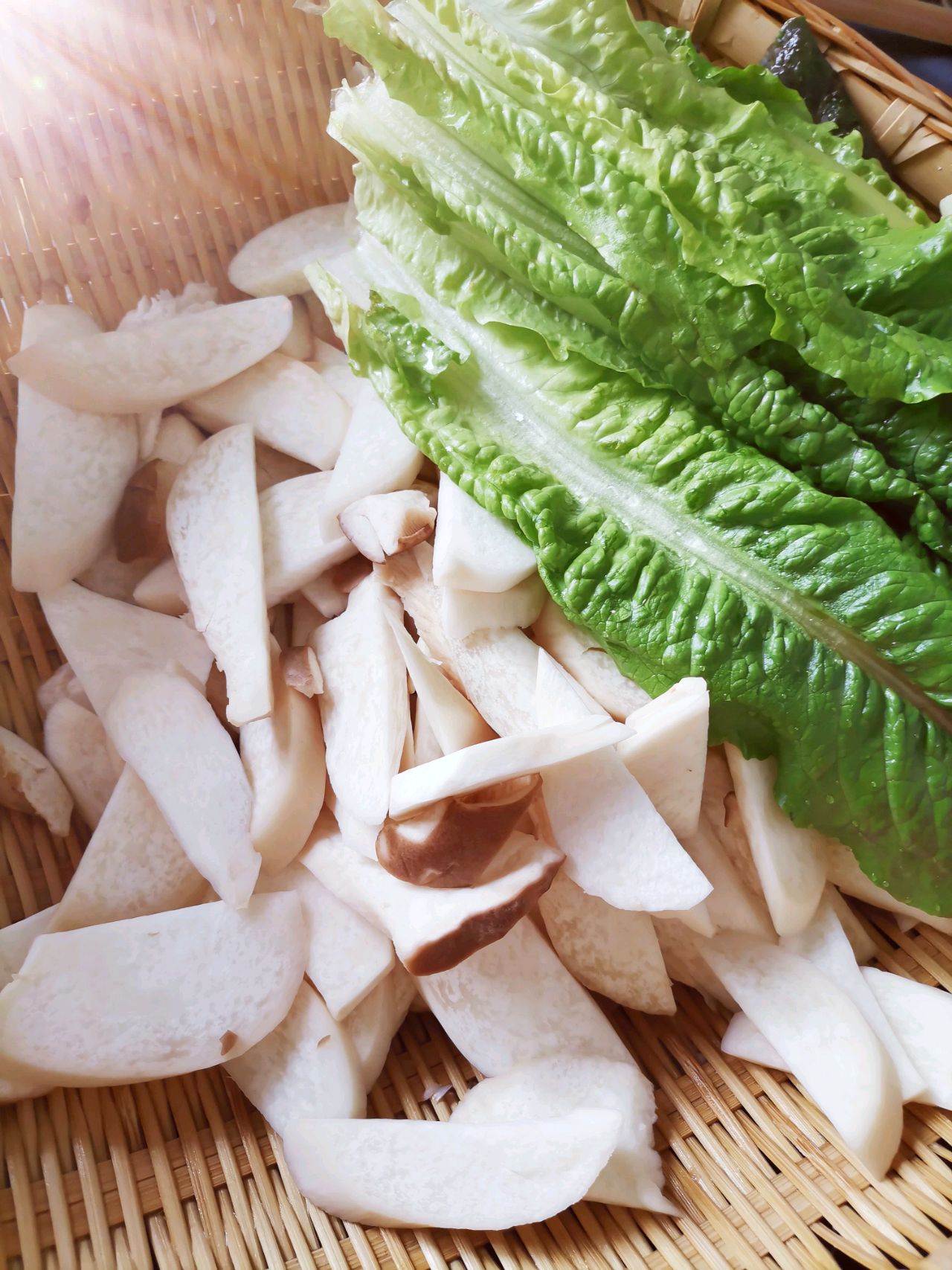 野鲜味杠杠的—杏鲍菇爱腊肉