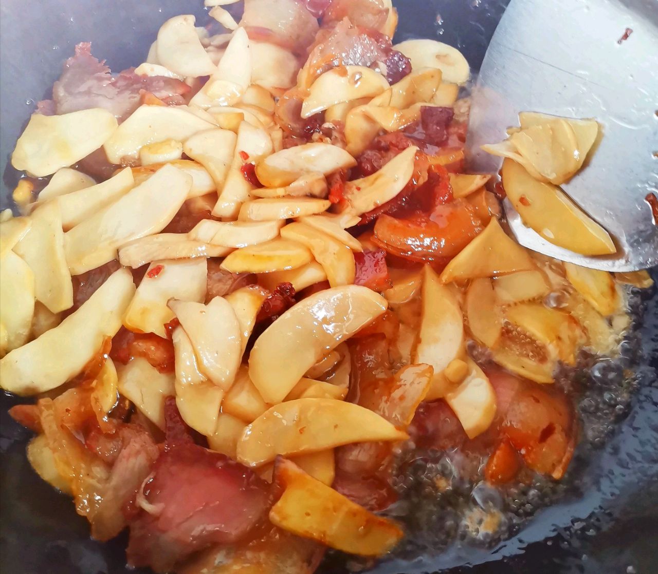 野鲜味杠杠的—杏鲍菇爱腊肉