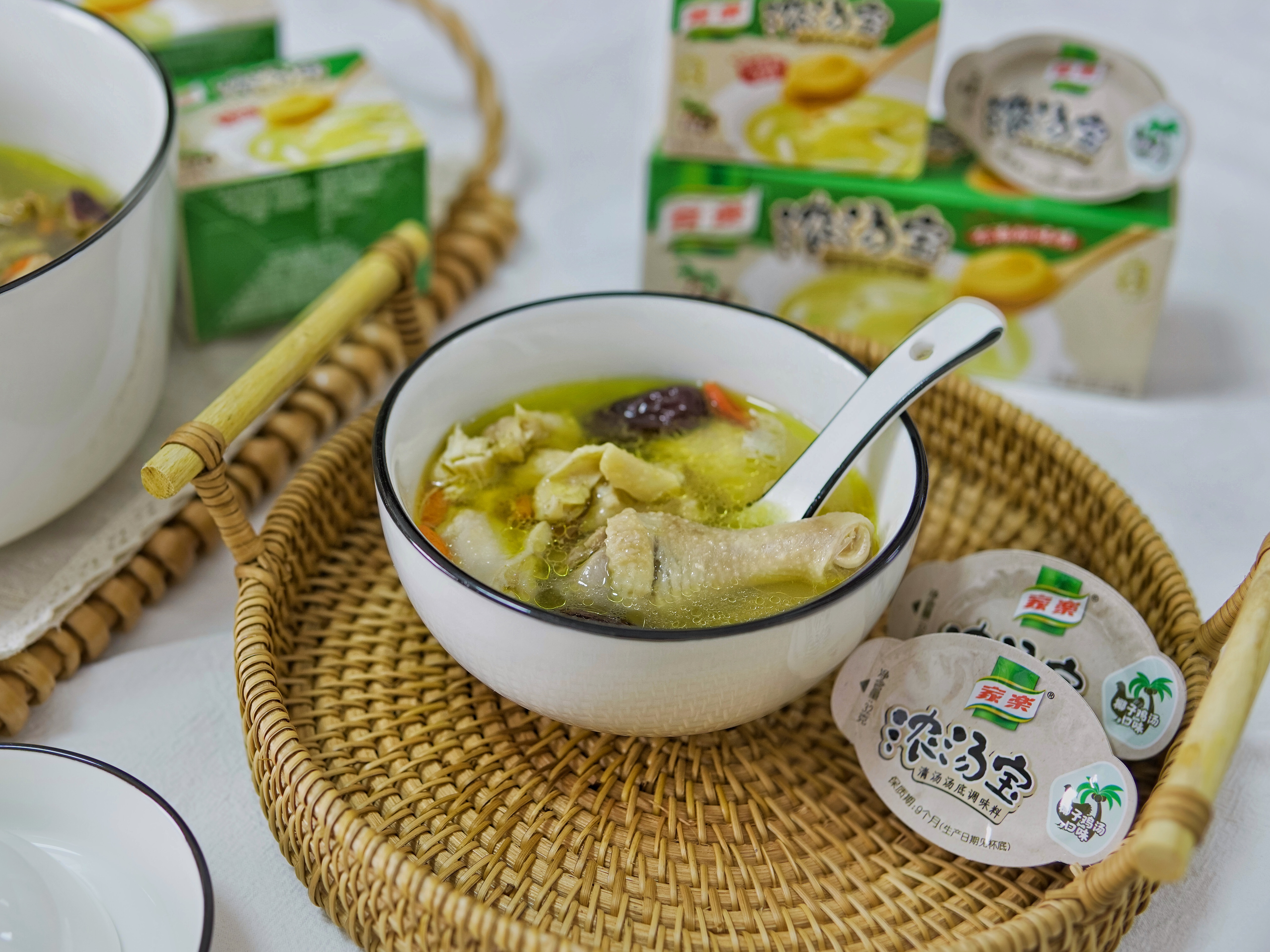 椰香浓郁，汤中上品——椰子鸡汤