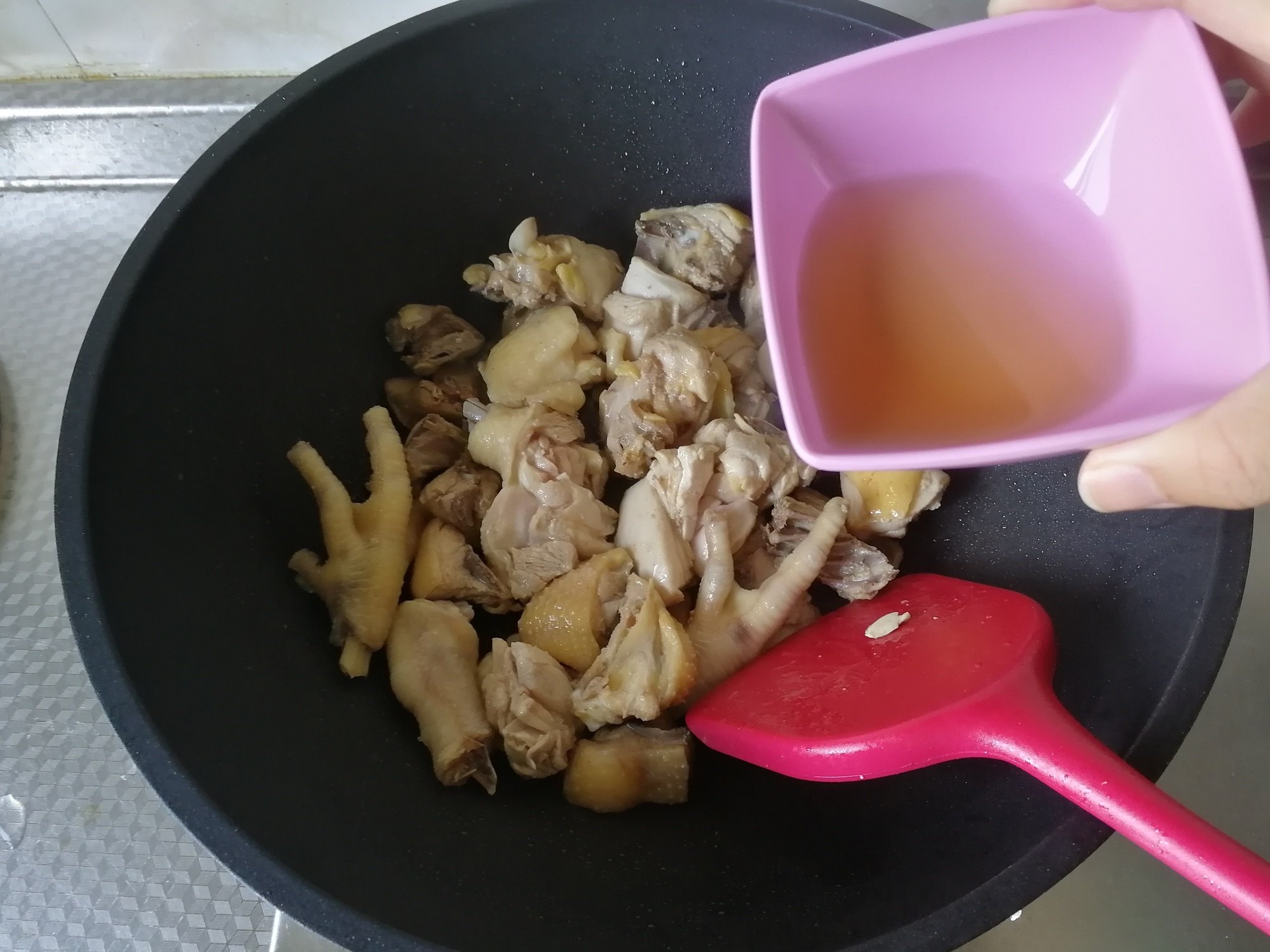 椰子水菌菇山药鸡汤