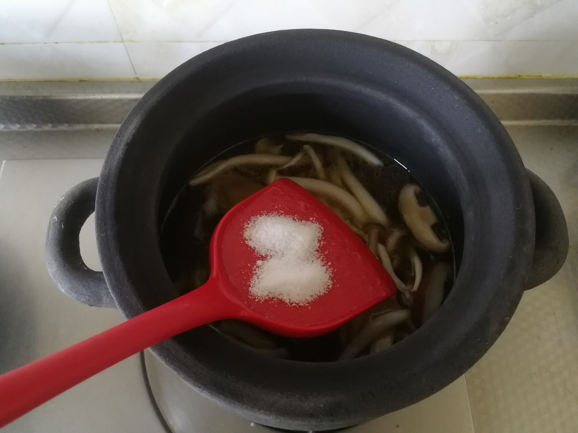 椰子水菌菇山药鸡汤