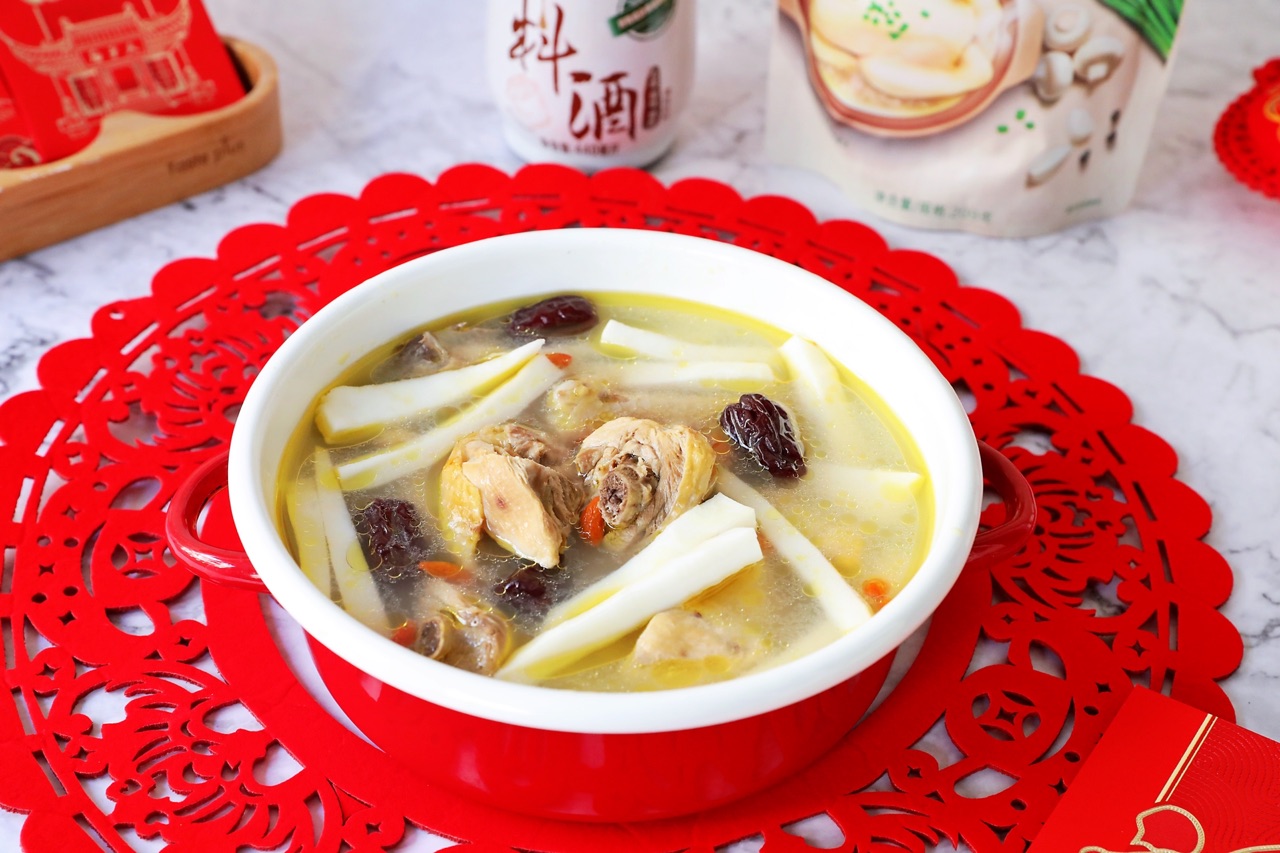 椰子鲜鸡汤