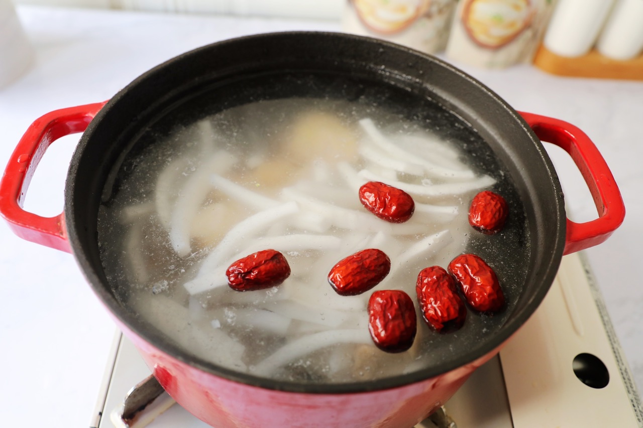 椰子鲜鸡汤