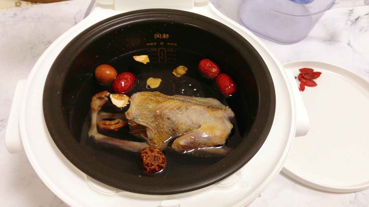 伊莱特电饭煲—元气鸽子汤