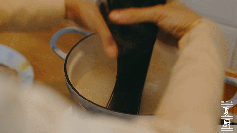 仪式感满满的暗黑海鲜意面