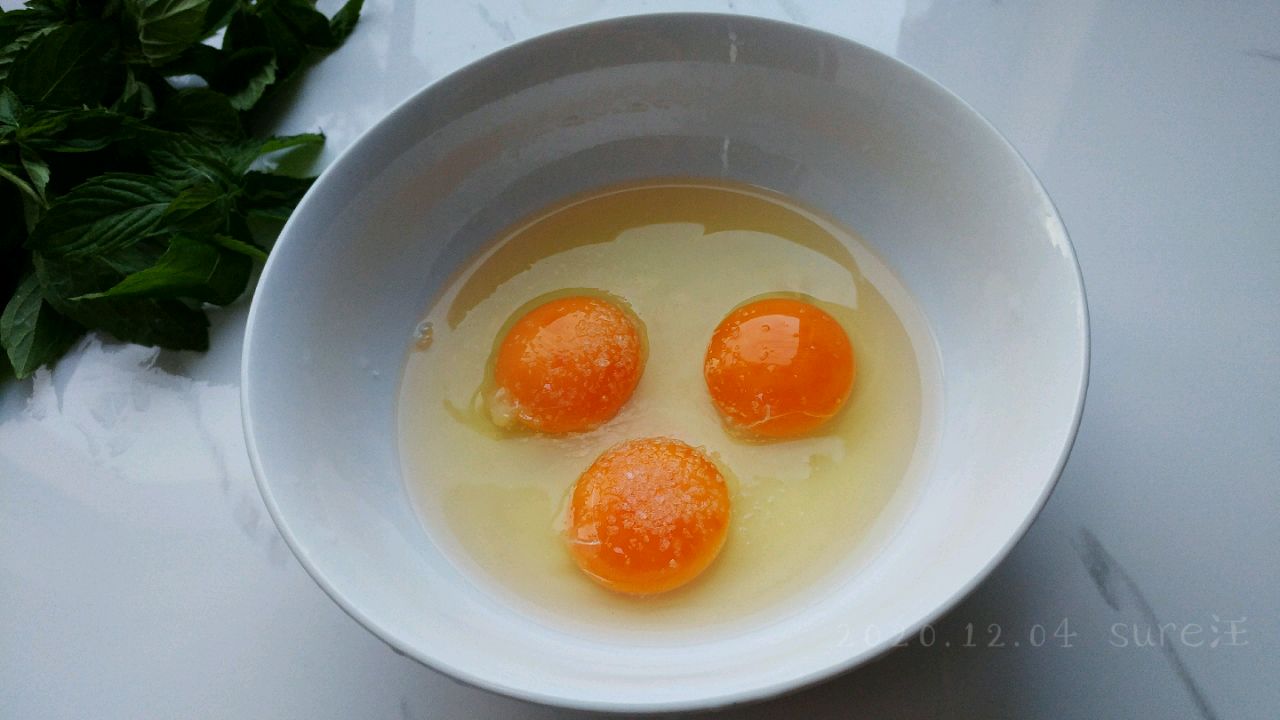 银丹草叶油煎蛋