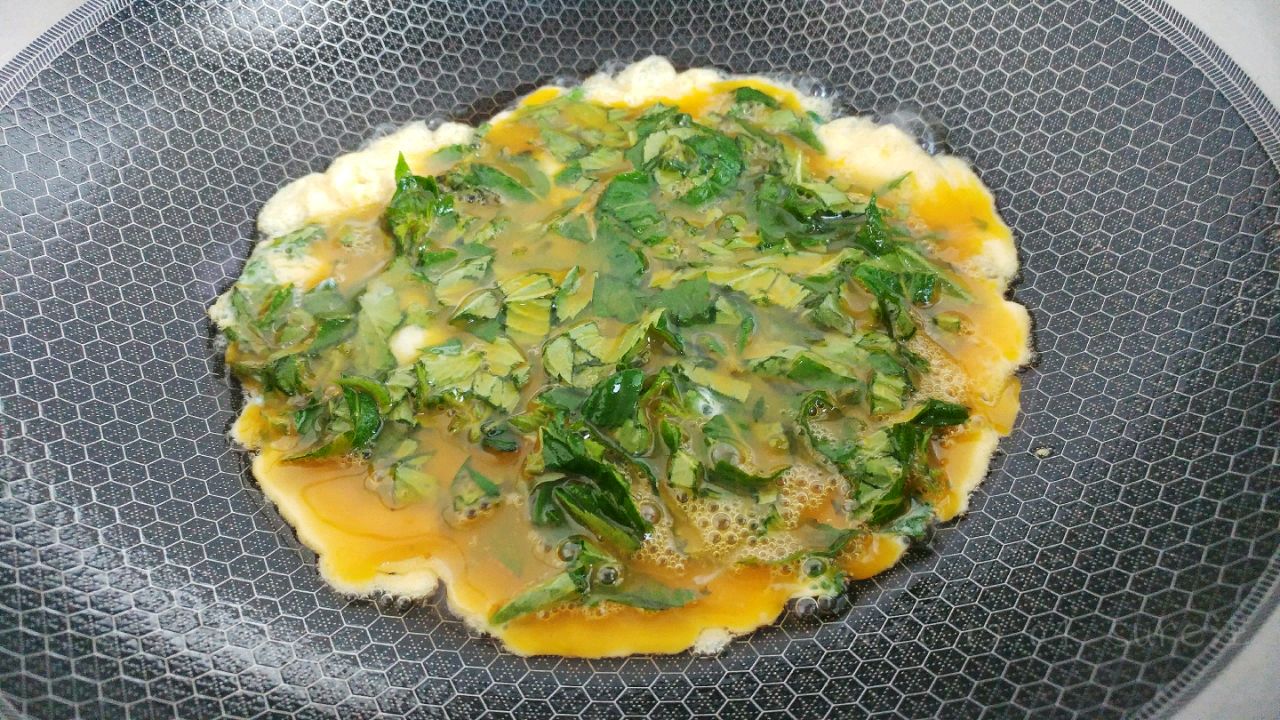 银丹草叶油煎蛋