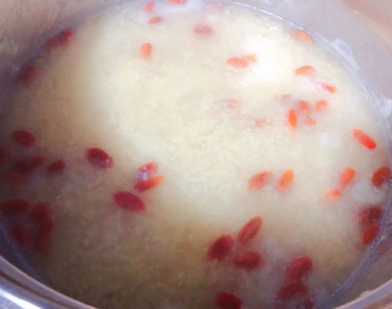 银耳黄豆枸杞小米粥