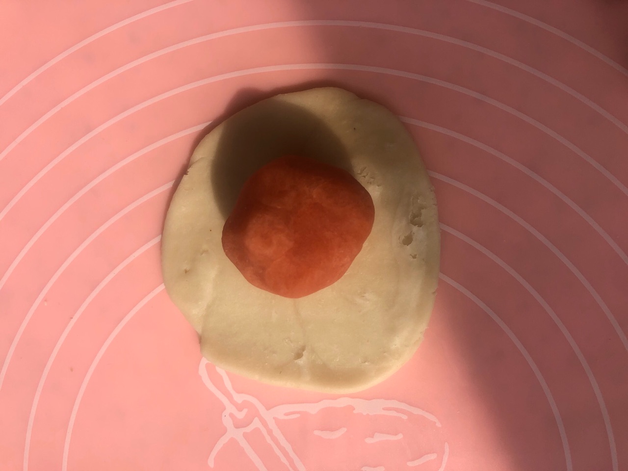 樱桃桃山皮馅蛋黄酥