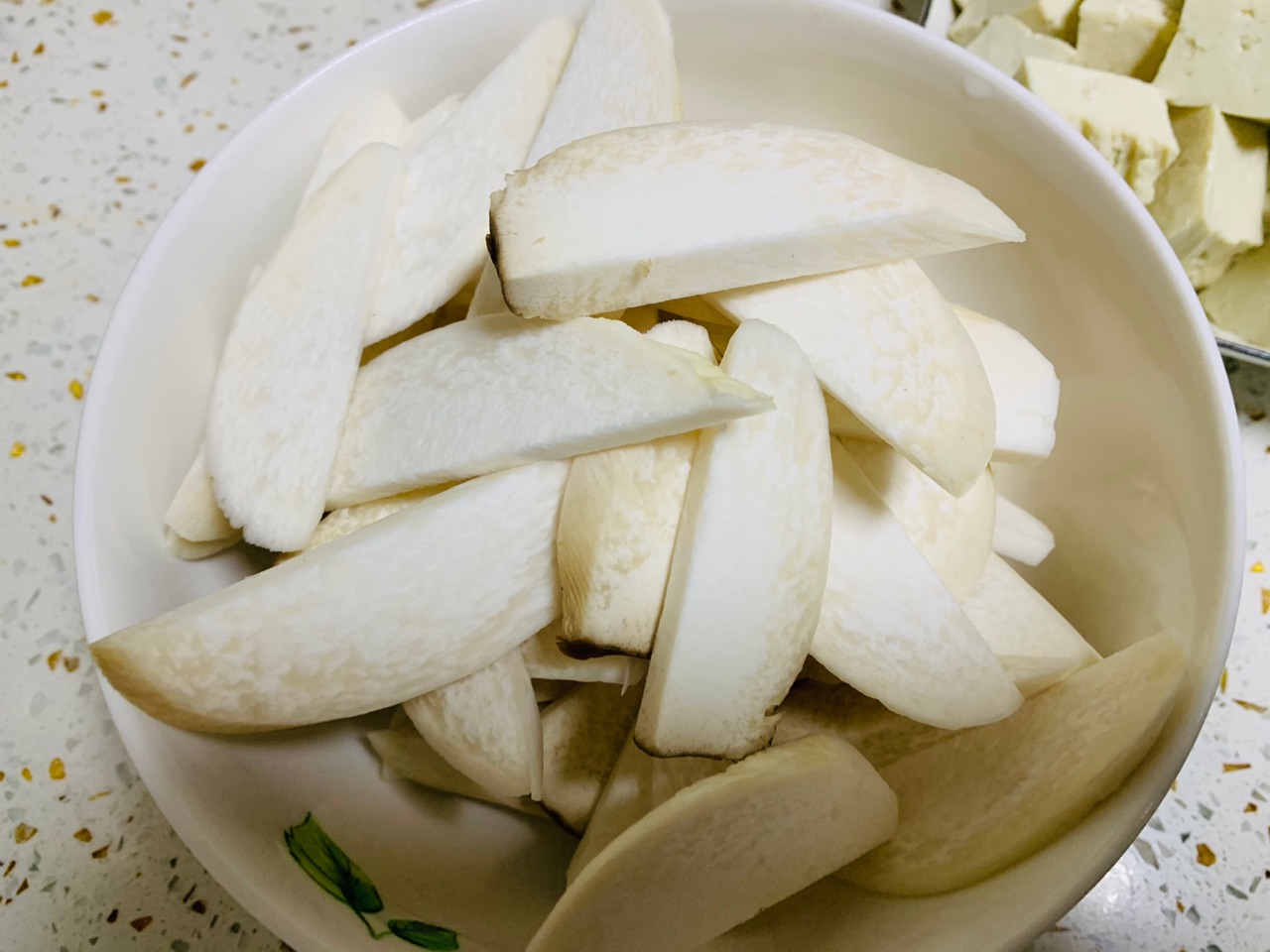 营养美味の排骨鸡腿虫草花汤