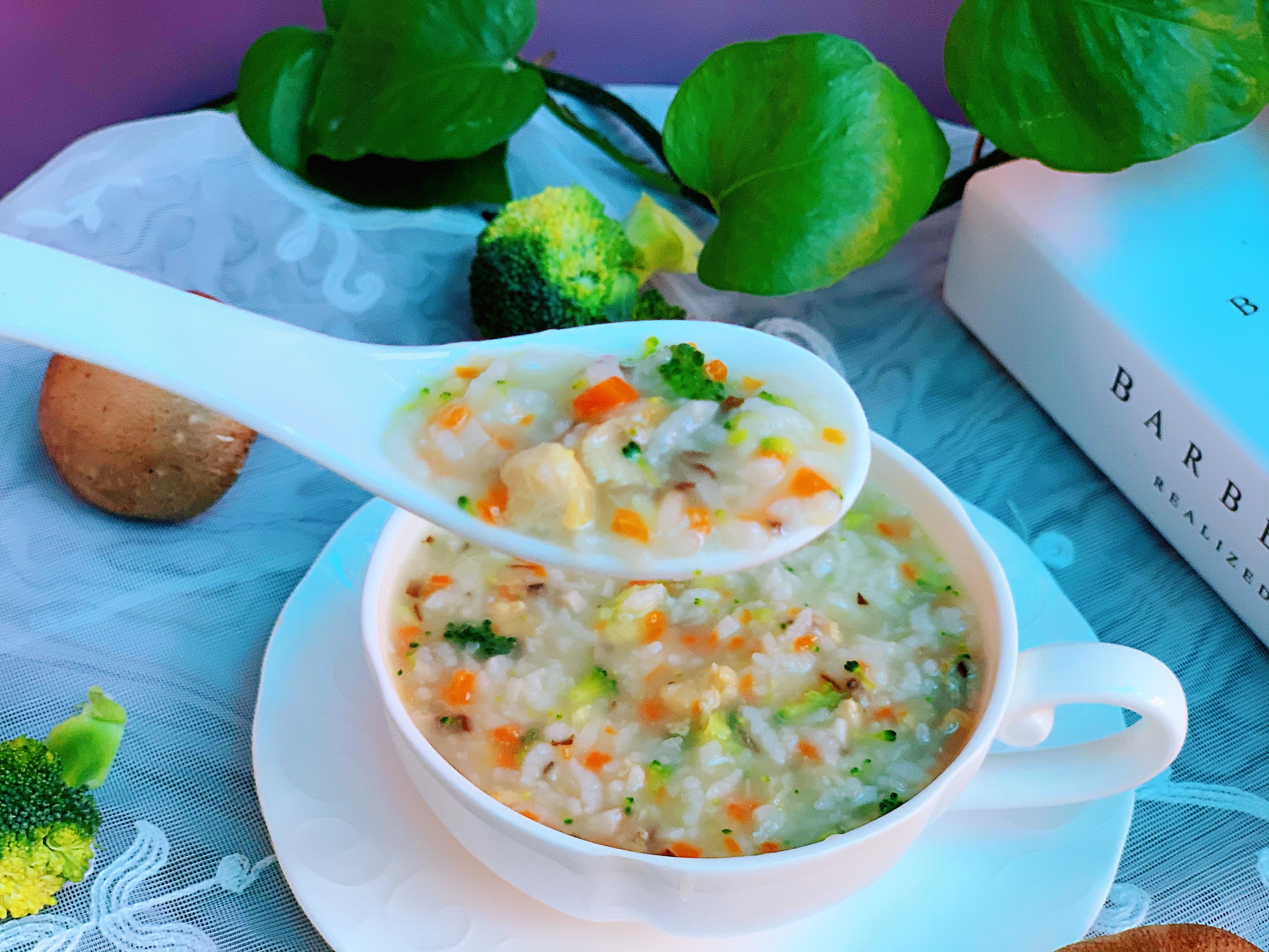 营养暖胃的香菇胡萝卜鸡肉粥