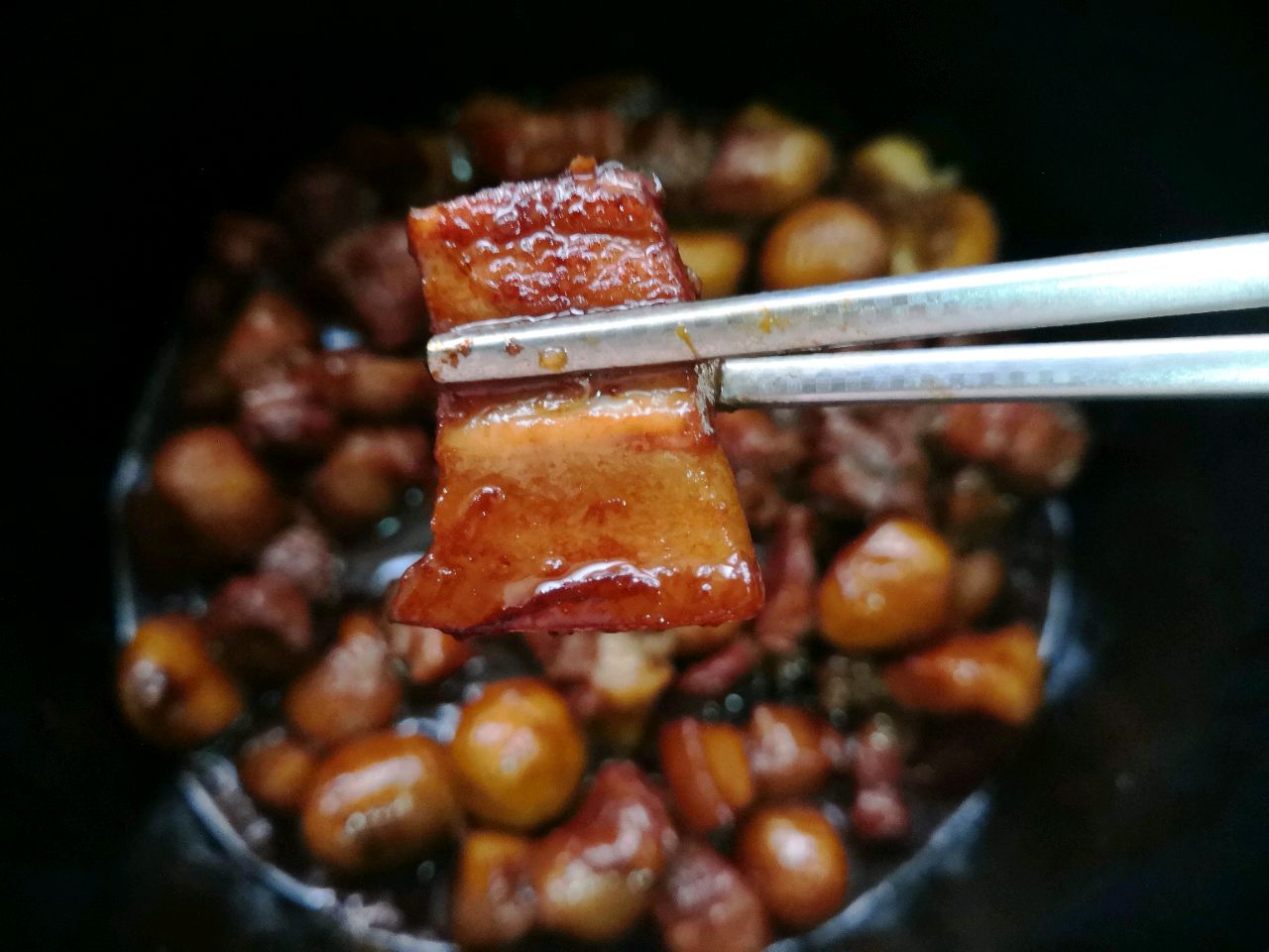 用珐琅锅做板栗红烧肉