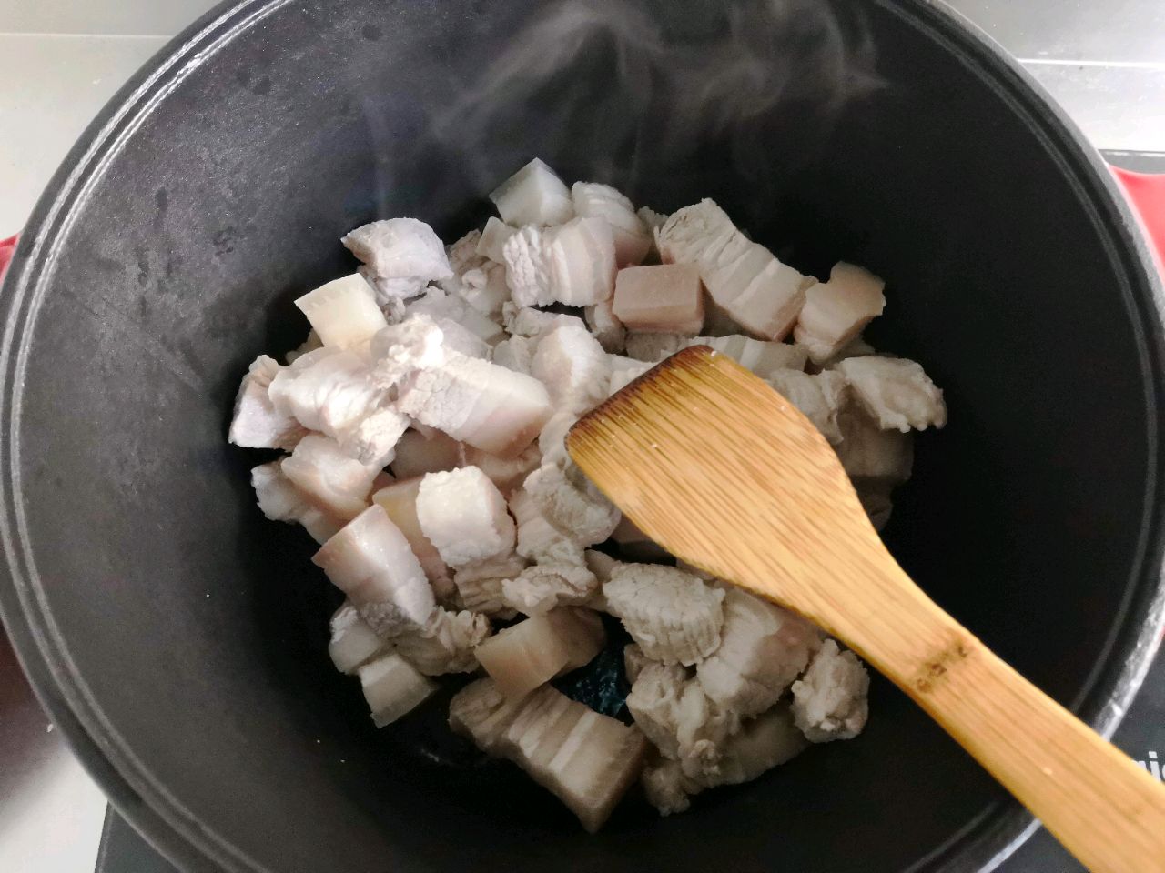 用珐琅锅做板栗红烧肉