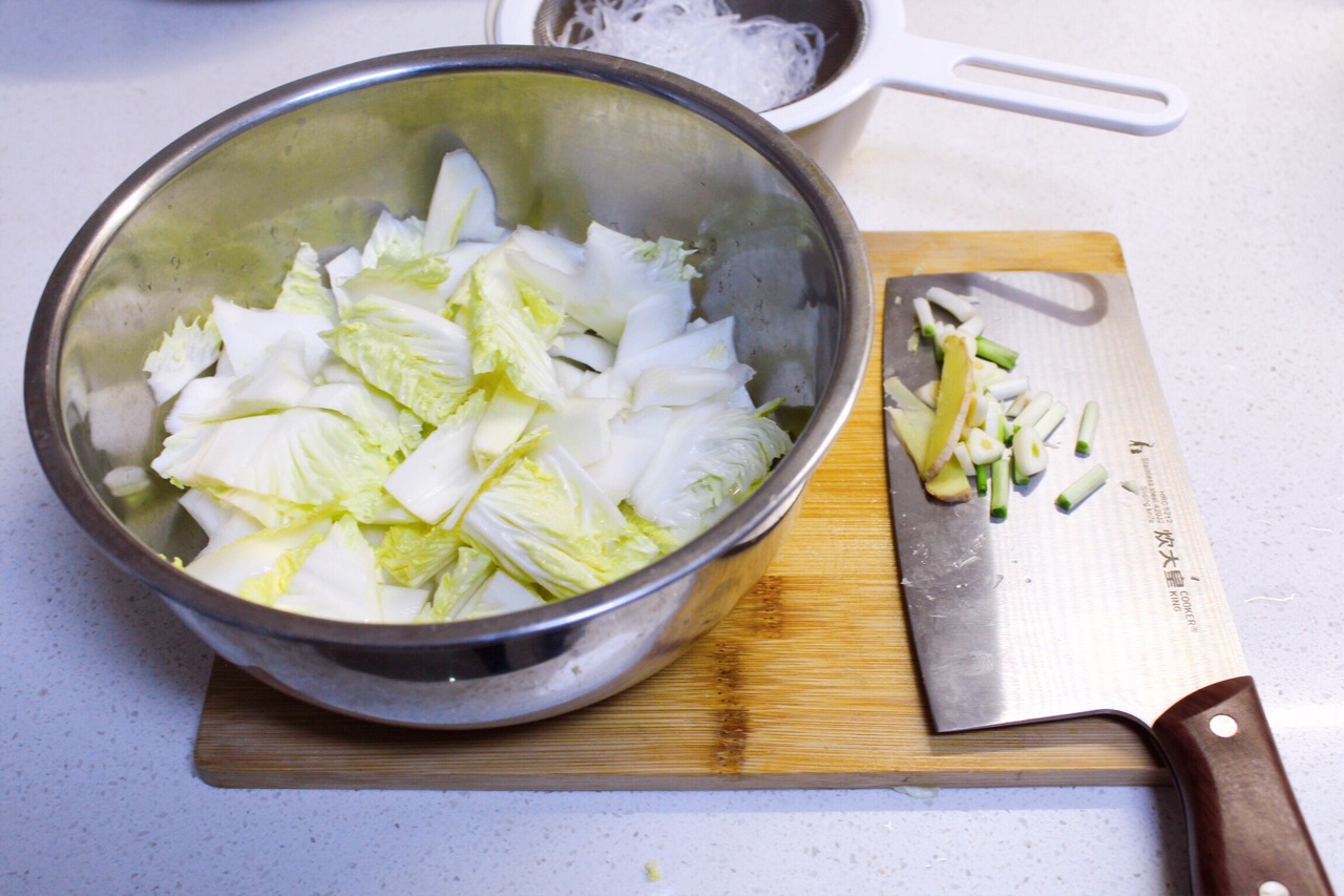 油豆腐白菜粉丝煲