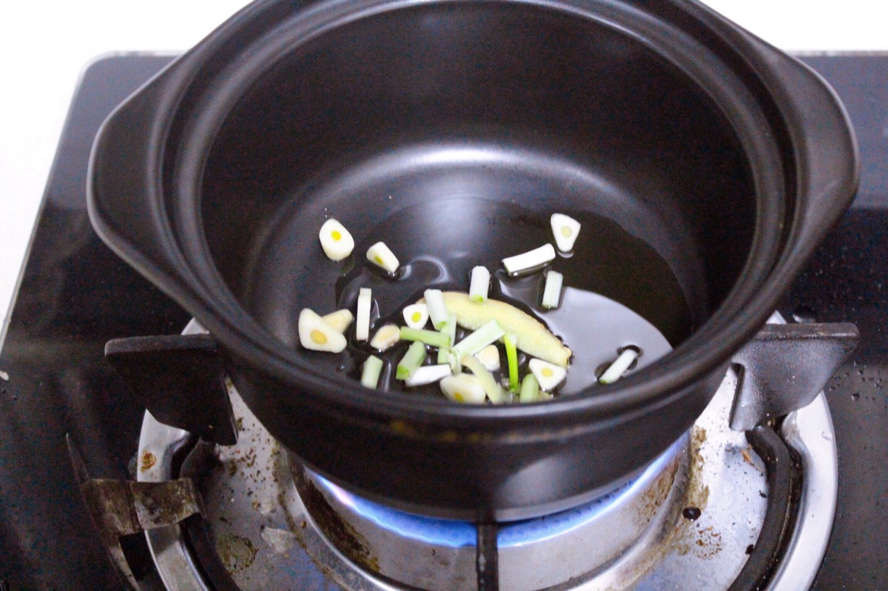 油豆腐白菜粉丝煲