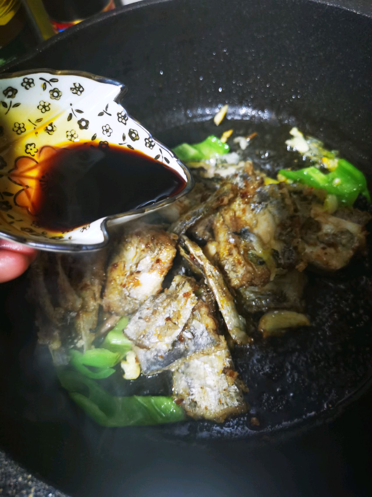油焖带鱼