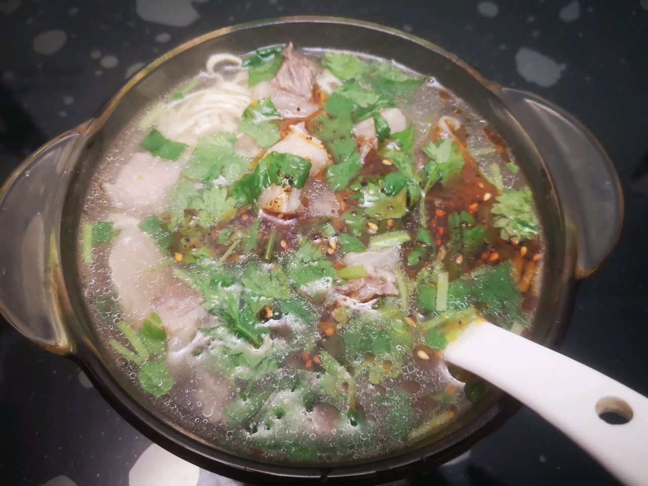 有内容的牛肉汤