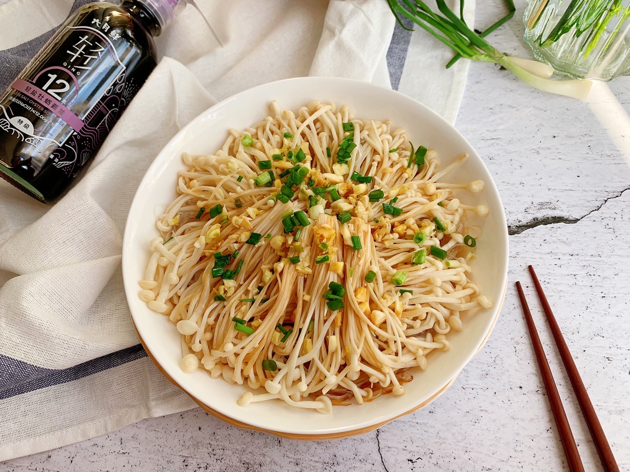 油泼蒜香金针菇粉丝