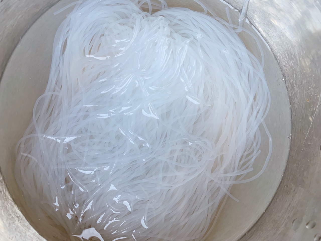 油泼蒜香金针菇粉丝