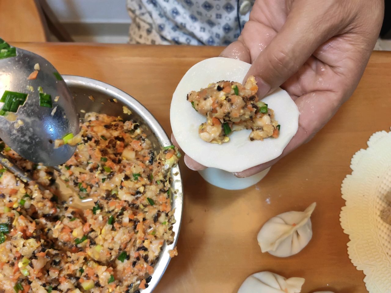 又鲜又脆的莲藕玉米木耳饺子