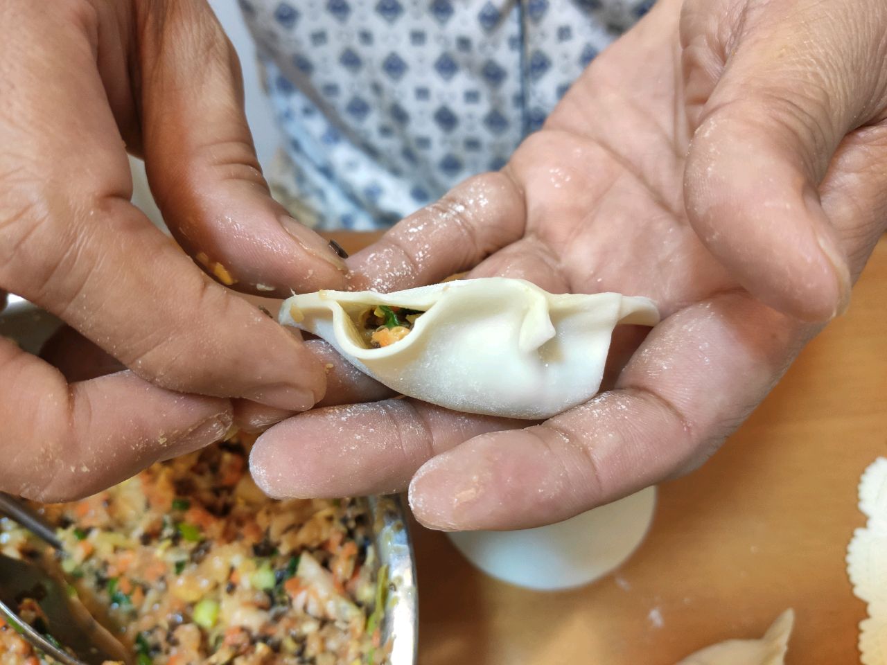 又鲜又脆的莲藕玉米木耳饺子