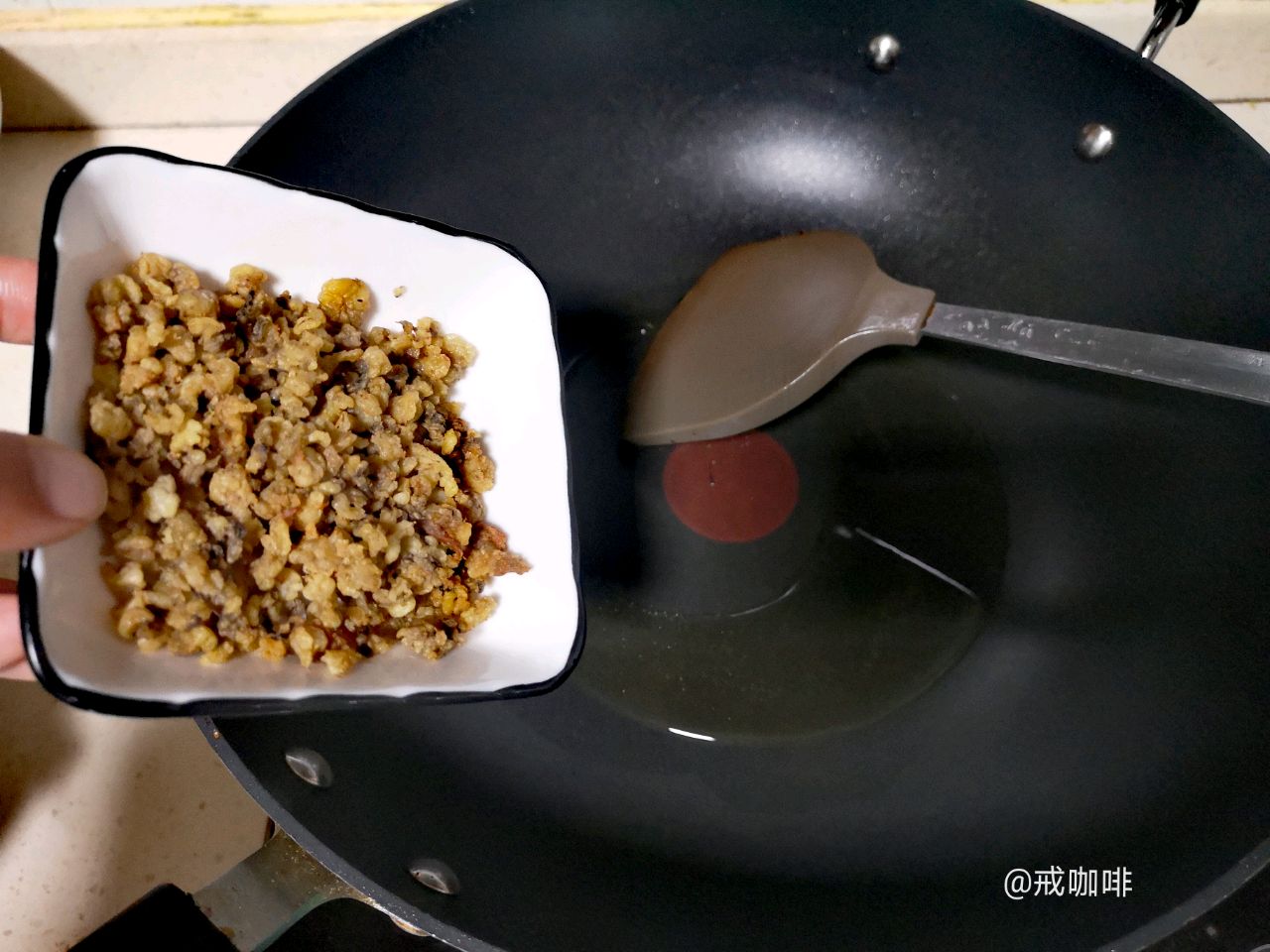 油渣炒包菜