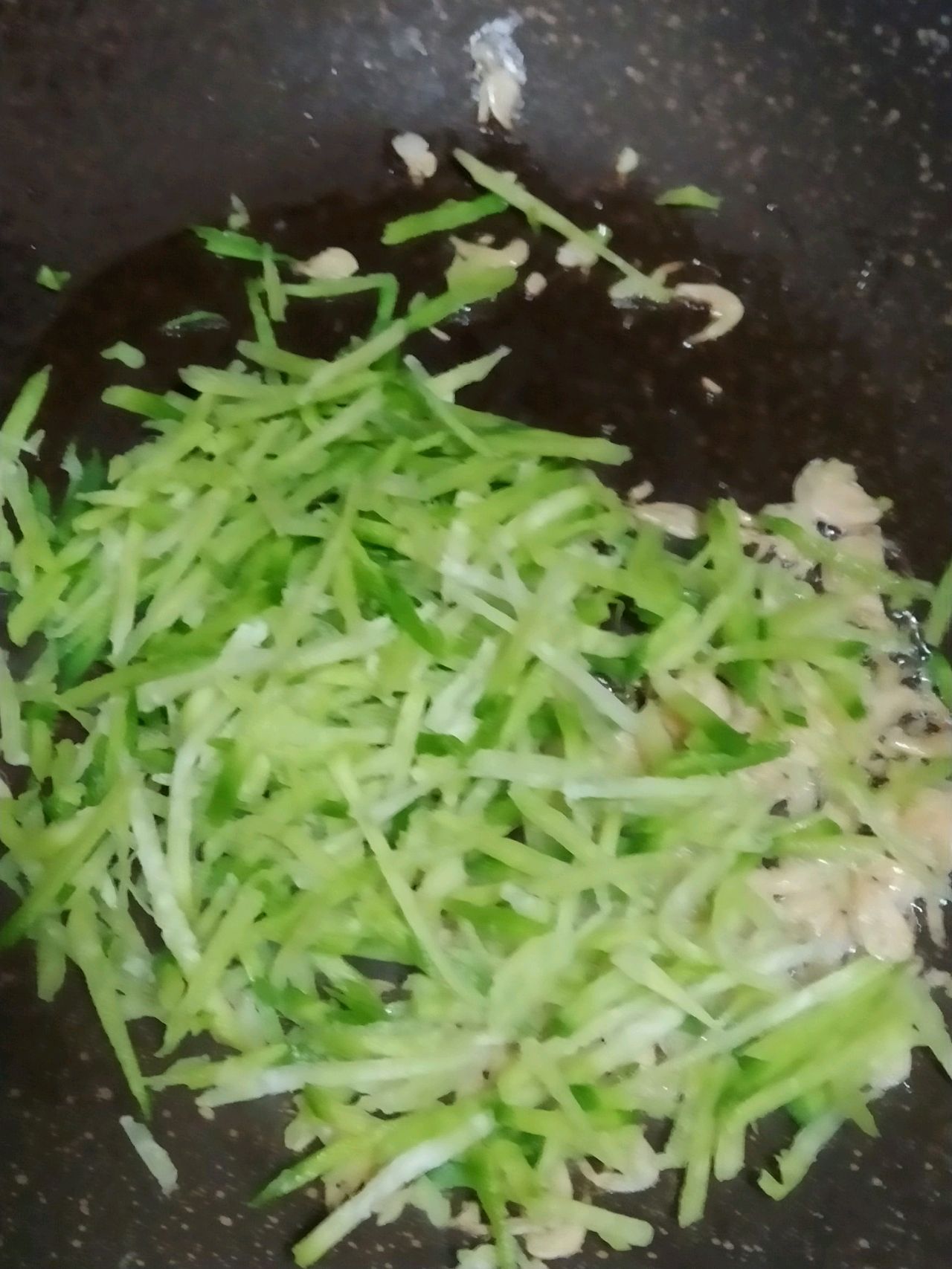 预防感冒的萝卜丝面条汤