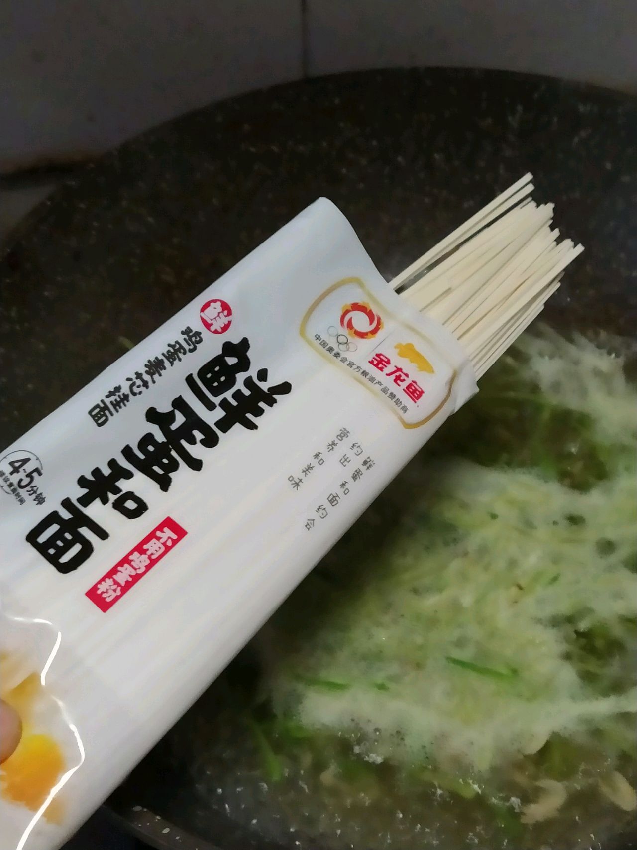 预防感冒的萝卜丝面条汤