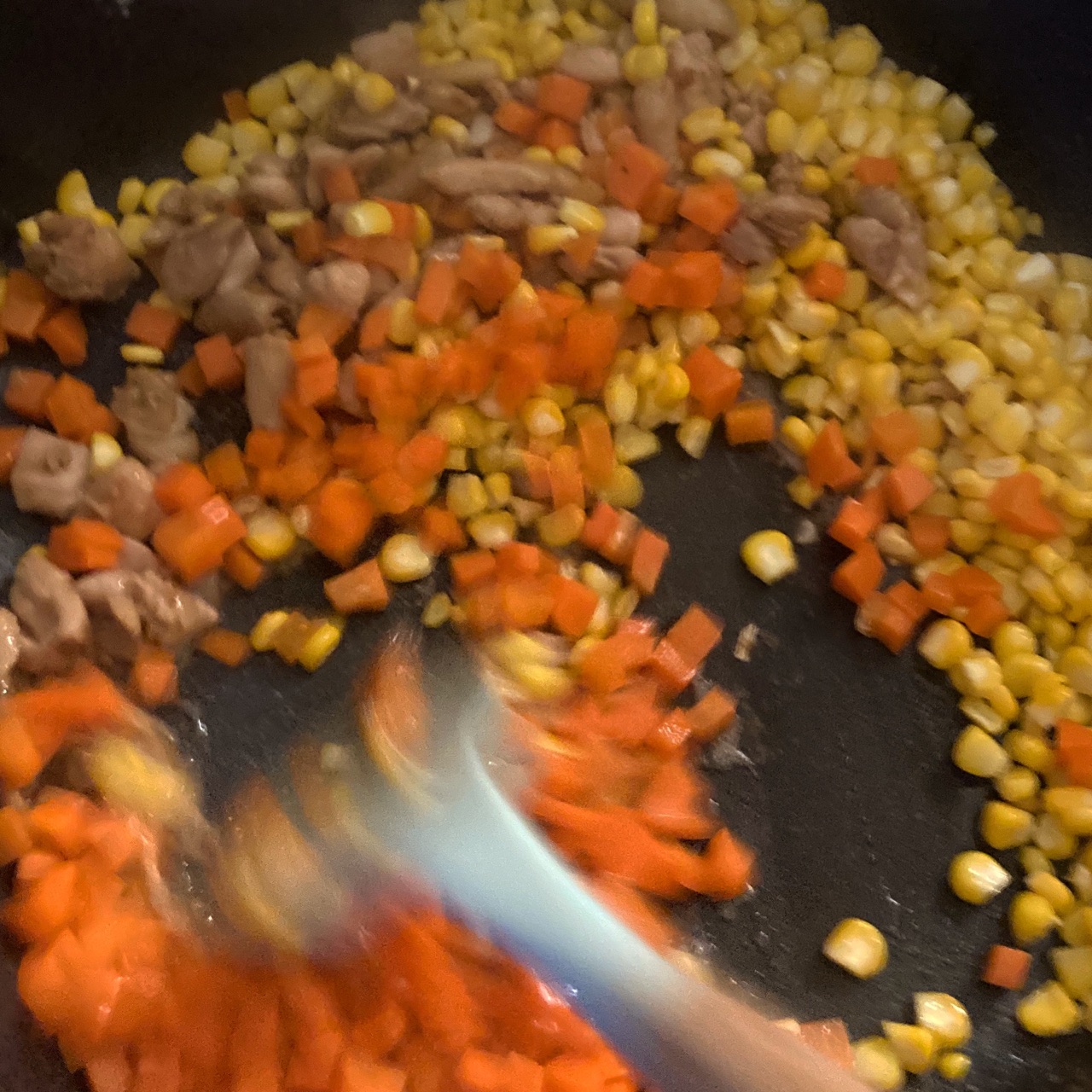 玉米粒炒鸡丁